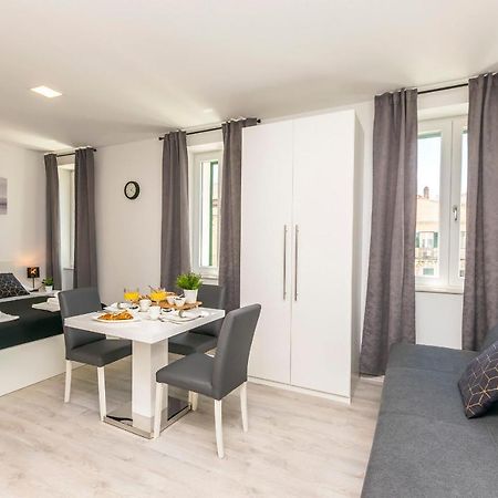 שיבניק Apartments And Rooms Adriatic Suites מראה חיצוני תמונה