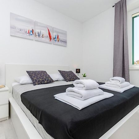 שיבניק Apartments And Rooms Adriatic Suites מראה חיצוני תמונה