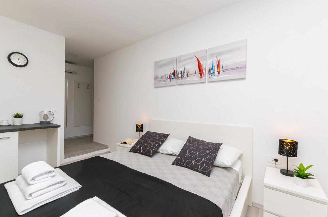שיבניק Apartments And Rooms Adriatic Suites מראה חיצוני תמונה