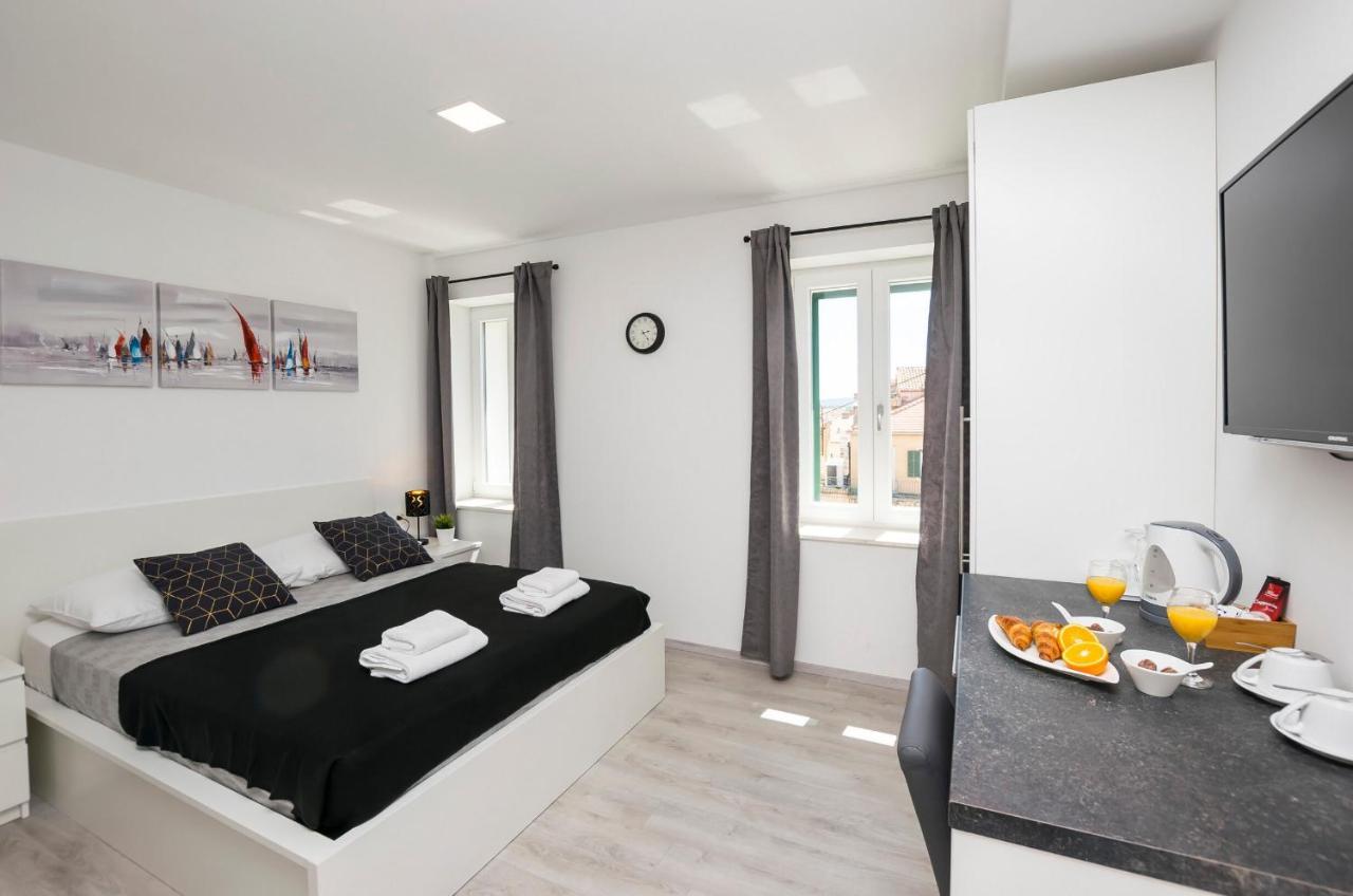 שיבניק Apartments And Rooms Adriatic Suites מראה חיצוני תמונה