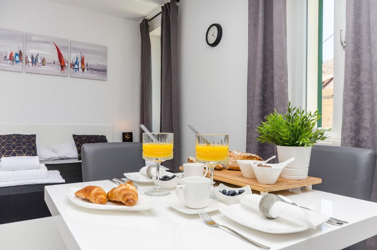 שיבניק Apartments And Rooms Adriatic Suites מראה חיצוני תמונה