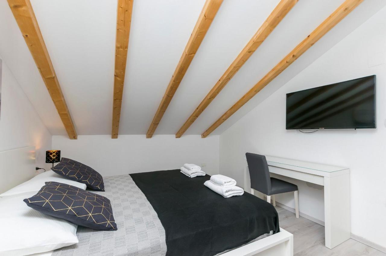 שיבניק Apartments And Rooms Adriatic Suites מראה חיצוני תמונה