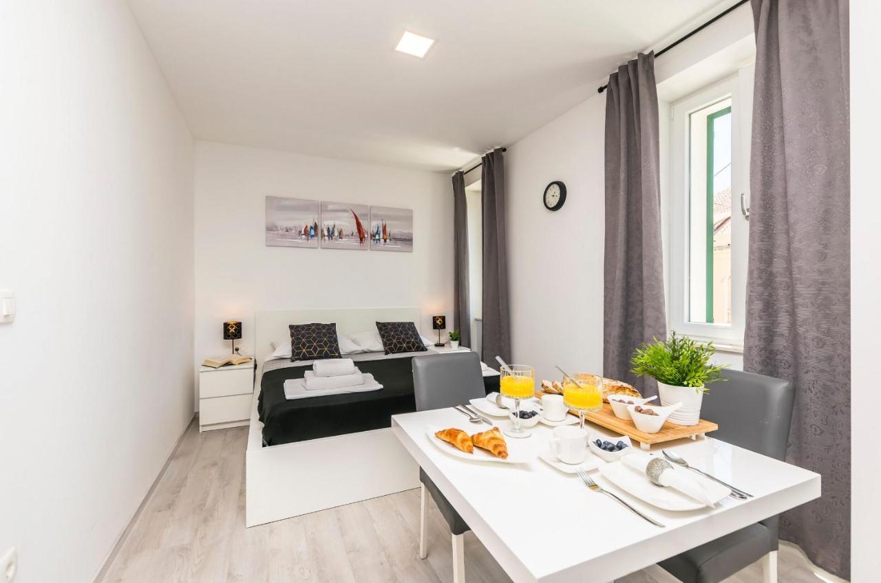 שיבניק Apartments And Rooms Adriatic Suites מראה חיצוני תמונה