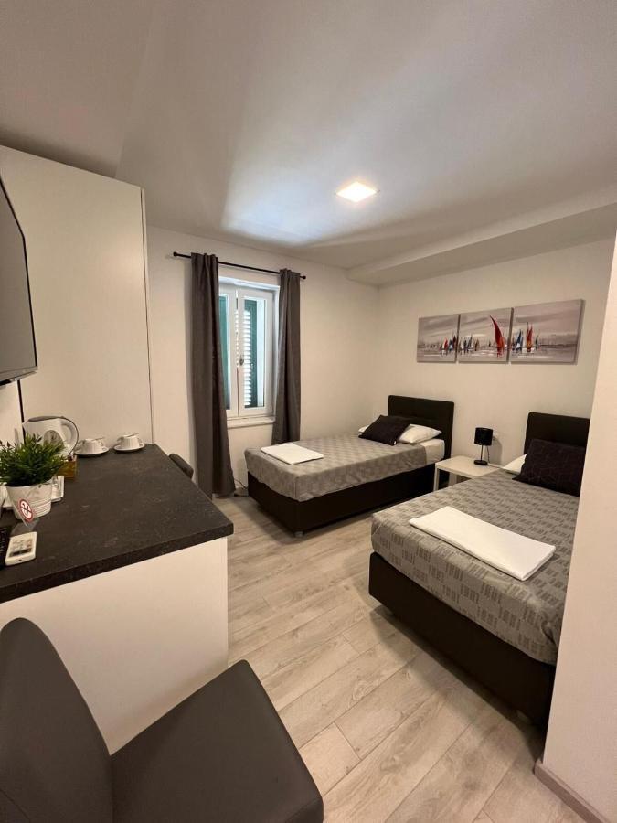 שיבניק Apartments And Rooms Adriatic Suites מראה חיצוני תמונה