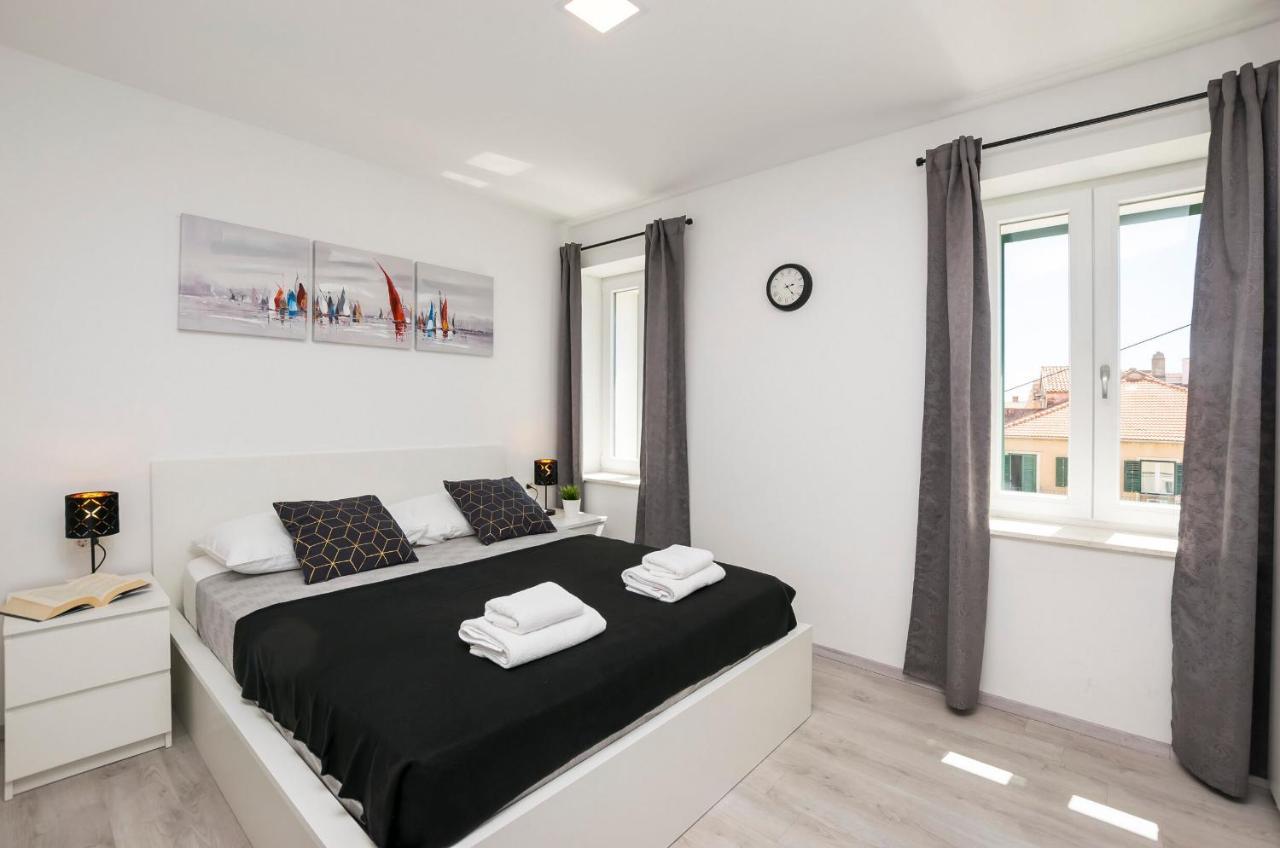 שיבניק Apartments And Rooms Adriatic Suites מראה חיצוני תמונה