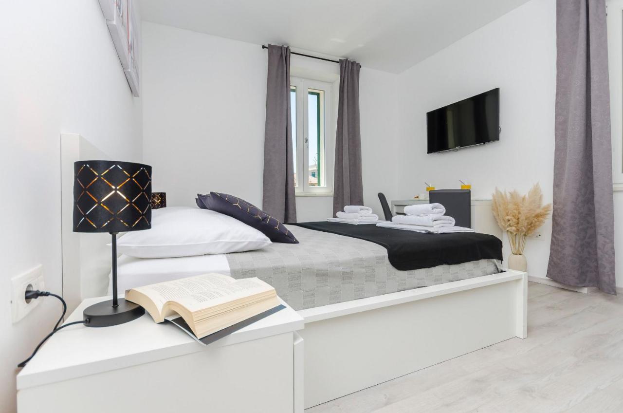 שיבניק Apartments And Rooms Adriatic Suites מראה חיצוני תמונה