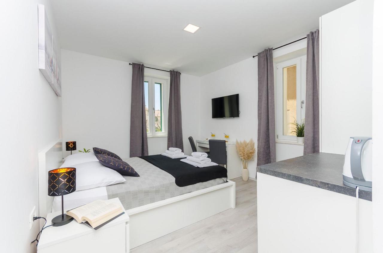 שיבניק Apartments And Rooms Adriatic Suites מראה חיצוני תמונה